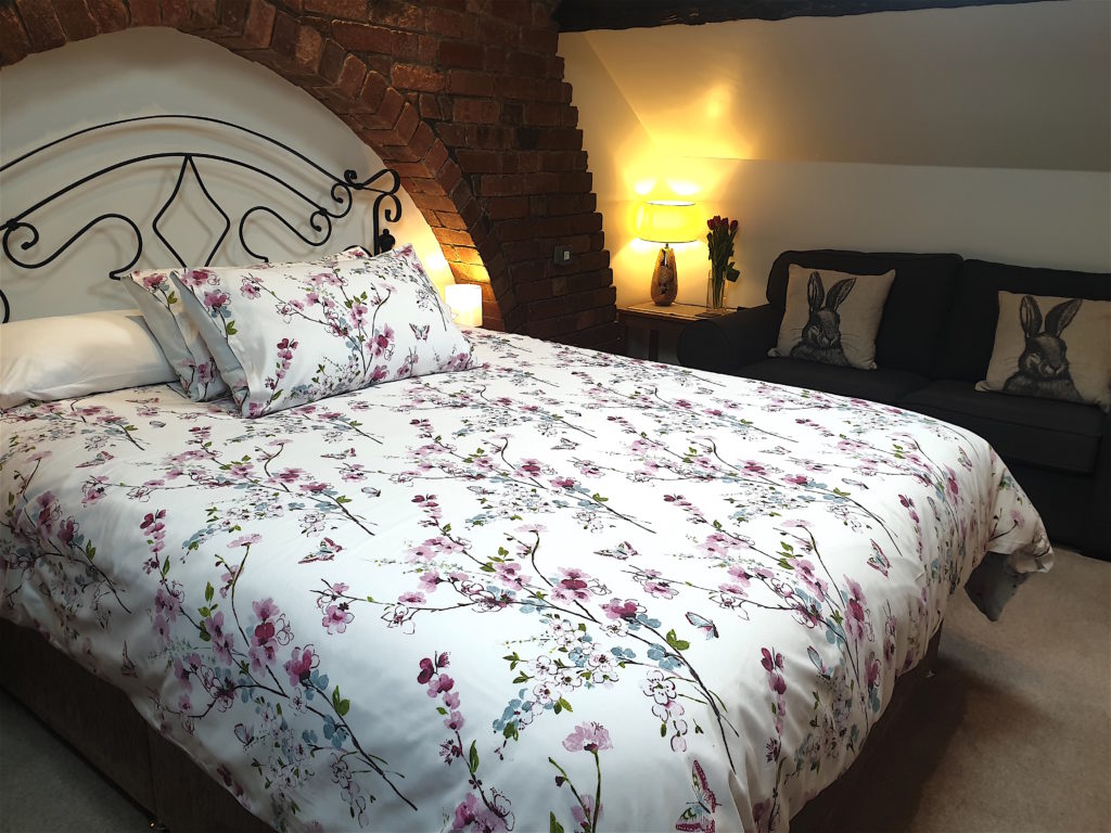 Lavender Bed and Breakfast accomodation Penistone at Lyndene Bed and Breakfast Deluxe King Room with en-suite